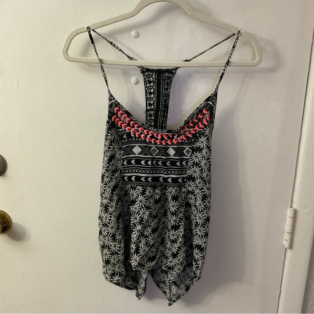 American Rag Black/White Floral Tribal Handkerchief Hem Tank M Southwestern Boho